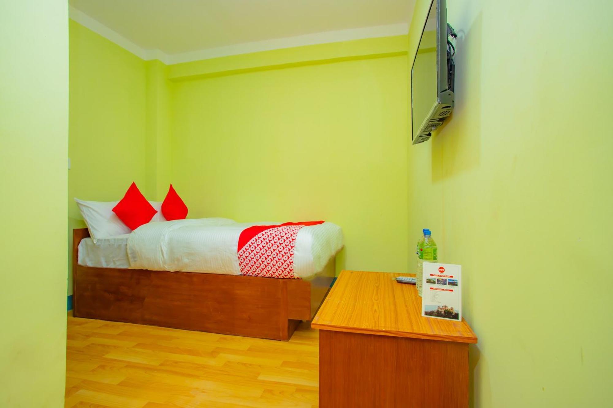 Oyo 589 Hotel Trimurti Kathmandu Exterior photo